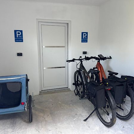 Ferienwohnung Am See Dillich - Ruhige Lage - Eigener Garten - Direkt Neben Einem Natursee Borken  外观 照片