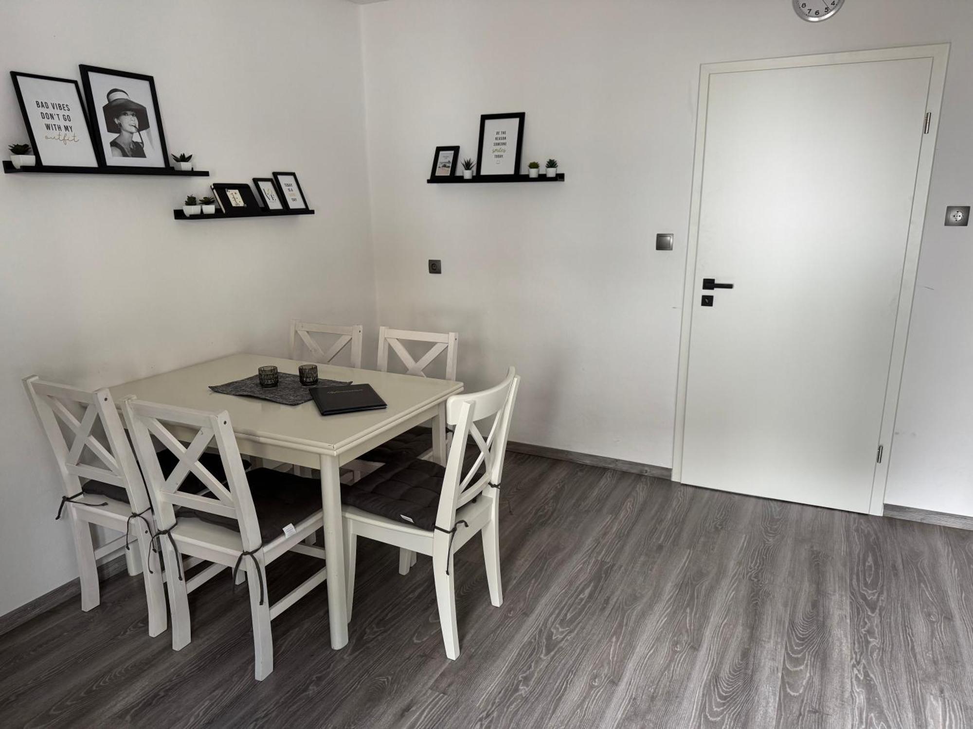 Ferienwohnung Am See Dillich - Ruhige Lage - Eigener Garten - Direkt Neben Einem Natursee Borken  外观 照片