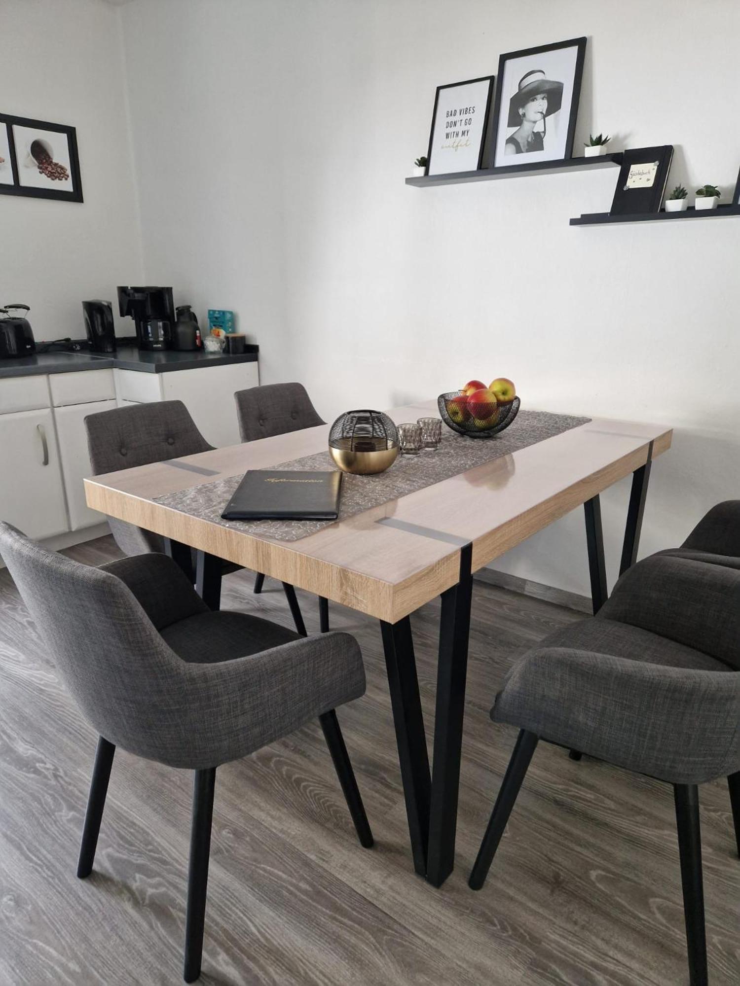 Ferienwohnung Am See Dillich - Ruhige Lage - Eigener Garten - Direkt Neben Einem Natursee Borken  外观 照片