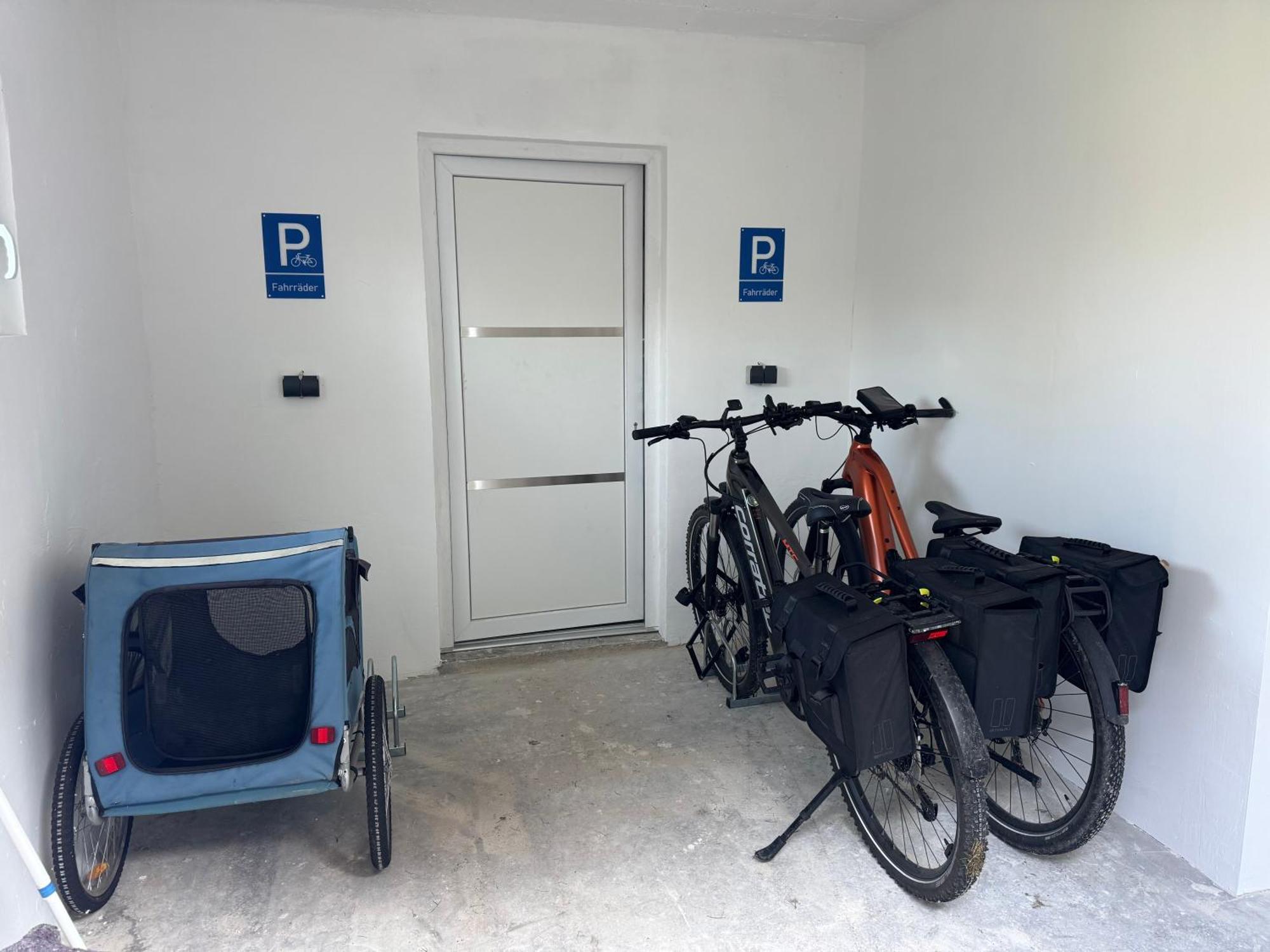 Ferienwohnung Am See Dillich - Ruhige Lage - Eigener Garten - Direkt Neben Einem Natursee Borken  外观 照片
